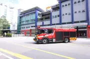 Pemandu bas mini tidak sedarkan diri selepas langgar tiang lampu di Bukit Batok