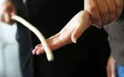Pembuli sekolah di Singapura berdepan hukuman rotan