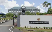 Peniaga belon didakwa sebabkan kematian lelaki dalam kes letupan tong helium