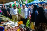 PM Anwar gesa agensi bantu peniaga kecil belum tahu kemudahan pinjaman kerajaan