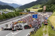 Ribuan rakyat Austria bantah pencemaran trak di lebuh raya Brenner Pass