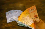 Ringgit Susut Nilai Berikutan Serangan di Selat Hormuz Beri Tekanan