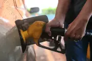 RON97 Turun 20 Sen, RON95 dan Diesel Juga Menurun Minggu Ini