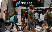 Wall Street Ditutup Rendah, Kebimbangan Inflasi Tingkatkan Hasil Bon