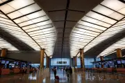 Warga China didakwa di Singapura kes curi kad bank dalam penerbangan