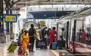 Waris mangsa Landasan Maut jejak semula laluan kereta api Siam-Burma