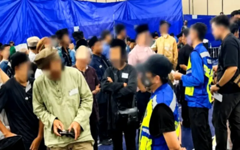 300 termasuk 12 pemimpin ajaran sesat ditahan di dewan sekolah