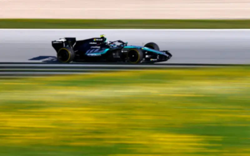Antonelli catat 'double top' untuk Mercedes, Russell beri amaran ancaman McLaren