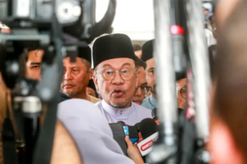 Anwar nafi arah halang Onn Hafiz masuk Felda