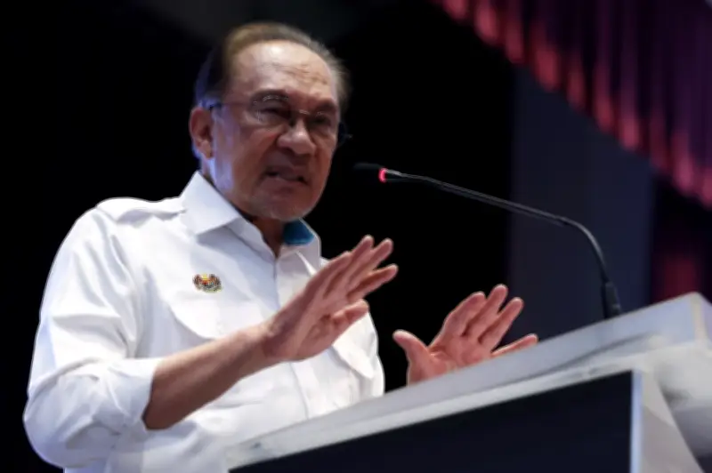 Anwar puji kecekapan perkhidmatan awam tingkat kedudukan daya saing Malaysia