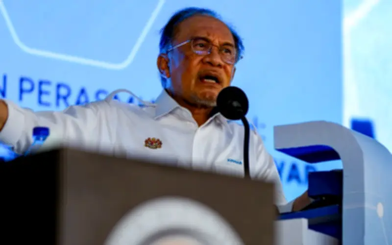 Anwar tolak cadangan naik harga minyak, buat pinjaman subsidi