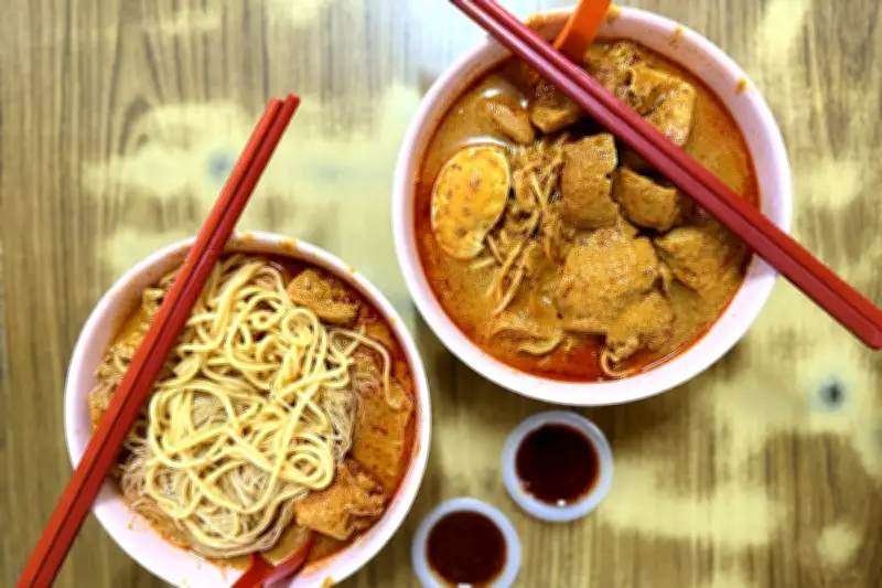 Asia Laksa Restaurant di Senawang Hidang Laksa Kari Pekat dengan Yong Liew dan Ayam