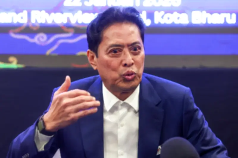 Azam Baki disoal dua jam di Bukit Aman berkaitan ugutan