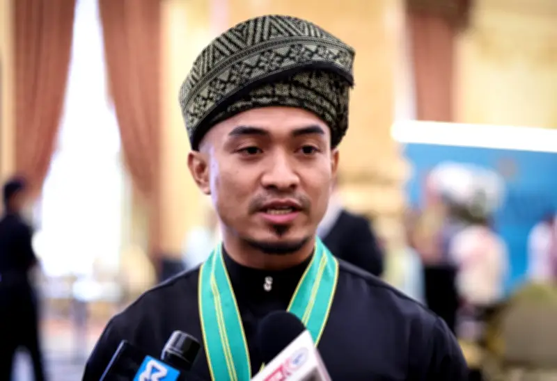 Azizulhasni terima Darjah Bakti, atlet ketiga negara dihormati