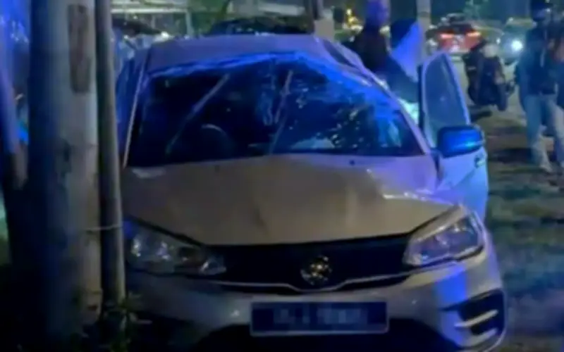 Bayi lelaki tercampak dari kereta dalam kemalangan di Melaka
