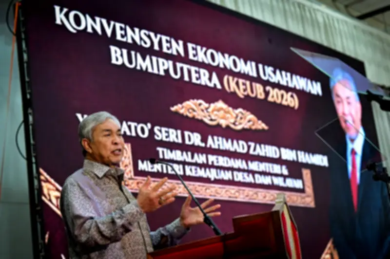 Bumiputera mesti naik rantaian nilai jadi peneraju industri - Zahid