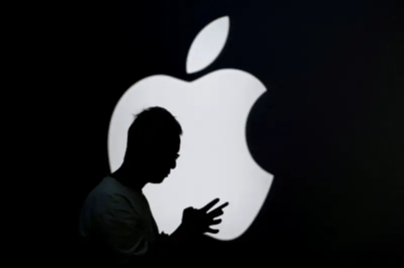 CEO Apple keluar amaran kenaikan harga produk akibat lonjakan harga cip AI