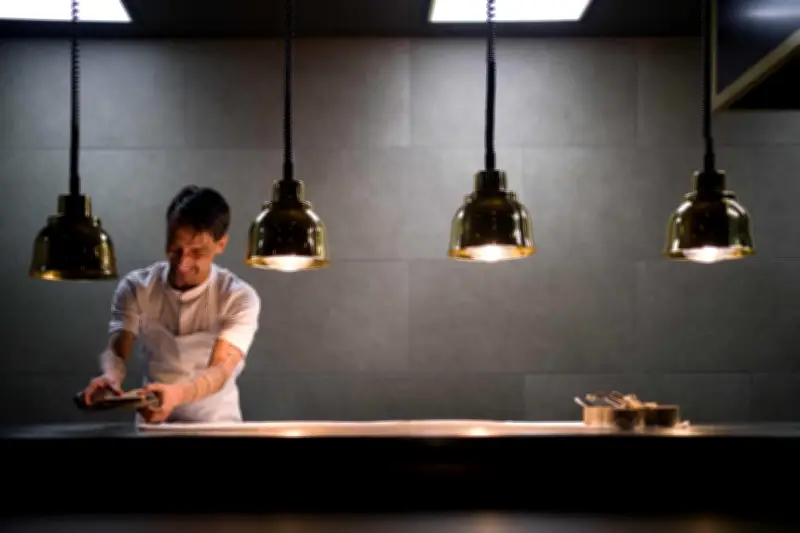 Chef buru bintang Michelin pertama Greenland dari restoran di Artik