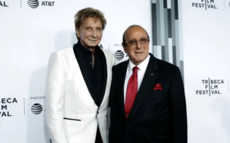 Clive Davis, legenda industri muzik yang melonjakkan nama ramai artis, meninggal dunia pada usia 94 tahun