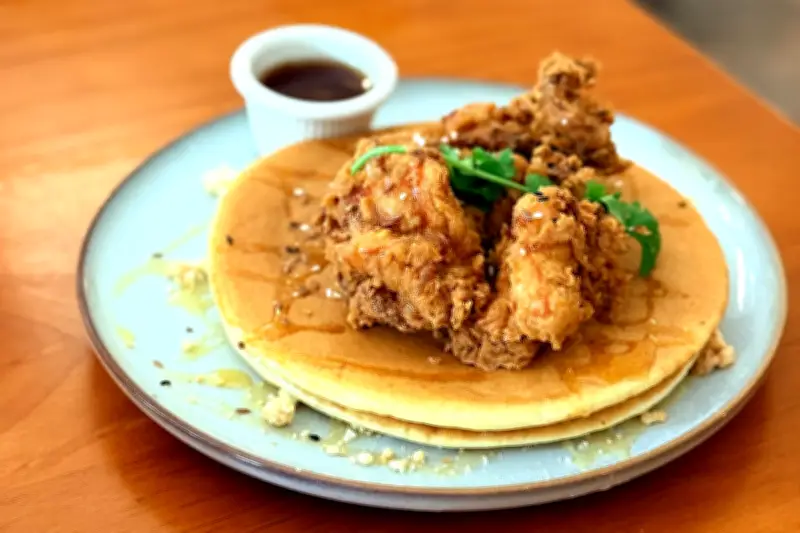Dari Sourdough hingga Burger Blueberi: Ayam Goreng Menguasai Brunch di House of Wheat