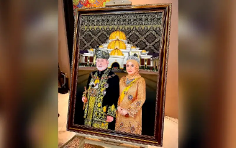 Dulu TikTok dan pelitup muka, kini karya Darwisy hiasi istana dengan songket