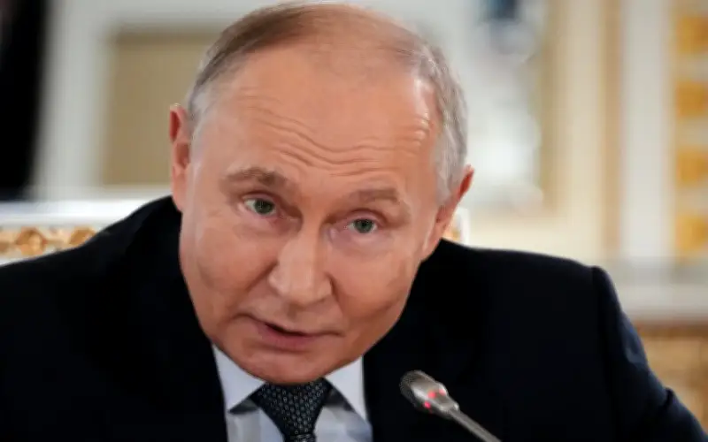 Ekonomi lemah, ancaman dron Ukraine bayangi forum 'Davos Rusia'