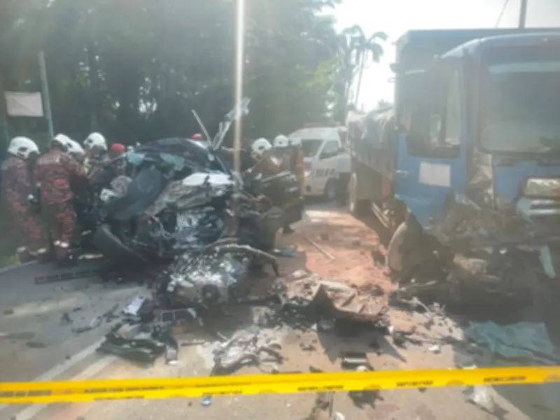 Enam sekeluarga maut, kanak-kanak bertarung nyawa dalam nahas lori dengan Proton X50