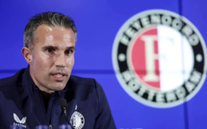 Feyenoord pecat Robin van Persie selepas musim sukar