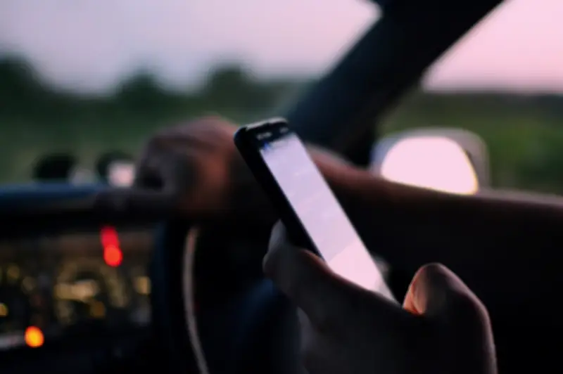 Guna telefon ketika pandu: Pesakit saraf beri amaran risiko lengah reaksi