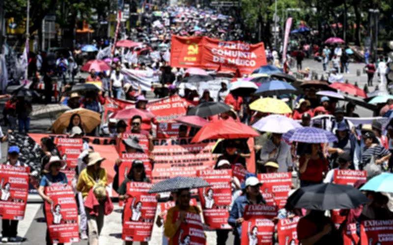 Guru Mexico tamat mogok selepas 20 hari bantah gaji dan pencen