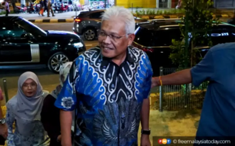Hamzah Zainudin Tiba di Ibu Pejabat PAS untuk Mesyuarat Pembangkang