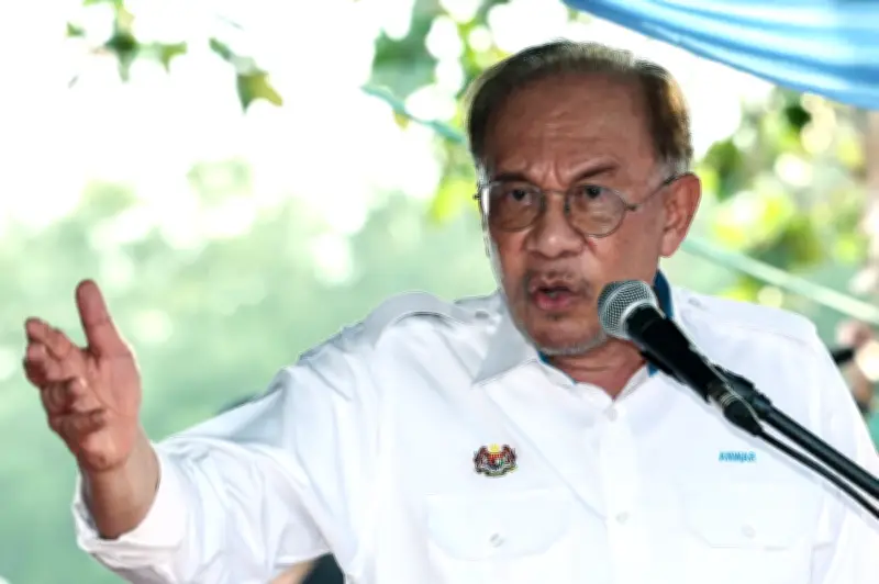 Hubungan Malaysia dengan kuasa besar tidak jejas prinsip negara, kata Anwar