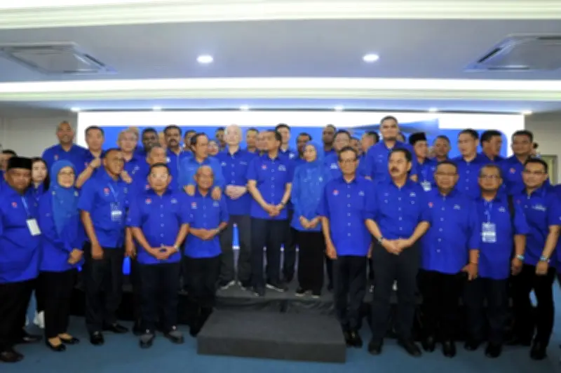 Johor BN tidak akan bentuk kerajaan campuran dengan mana-mana parti, kata Onn Hafiz