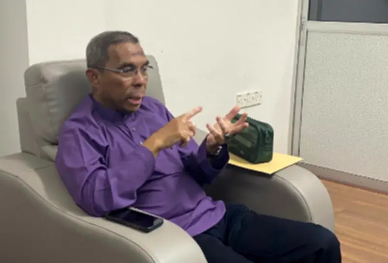 Ketua UMNO Beruas nafis tampar cucu Nik Aziz, kata hanya sentuh pipi