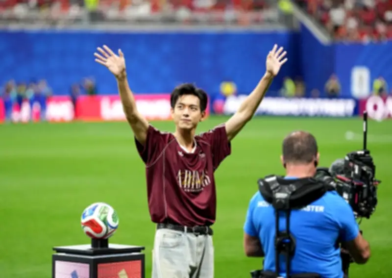 Li Xian cipta sejarah Piala Dunia FIFA sebagai pembawa bola rasmi
