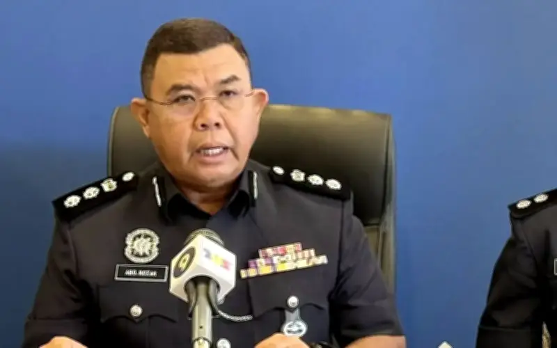 Mayat lelaki disyaki mati 4 hari ditemui dalam kereta di George Town