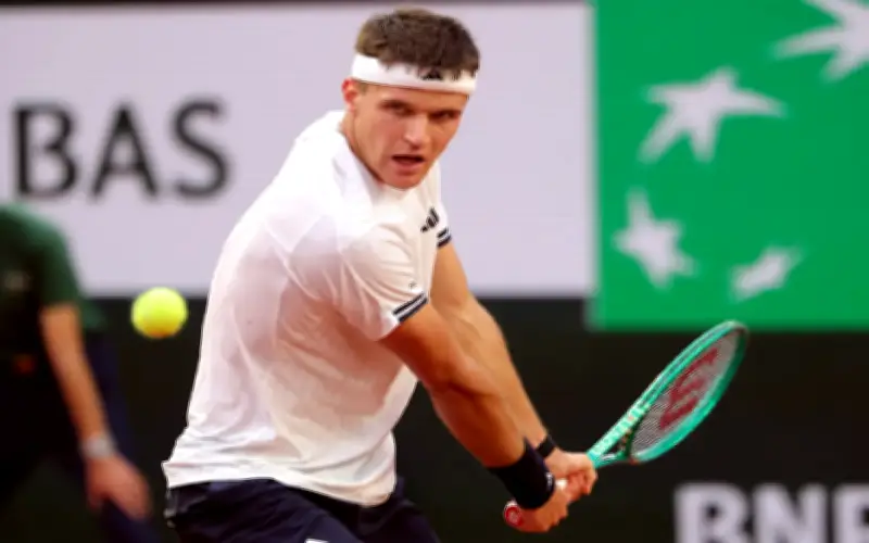 Mensik tumpaskan Rublev, mara ke suku akhir Terbuka Perancis