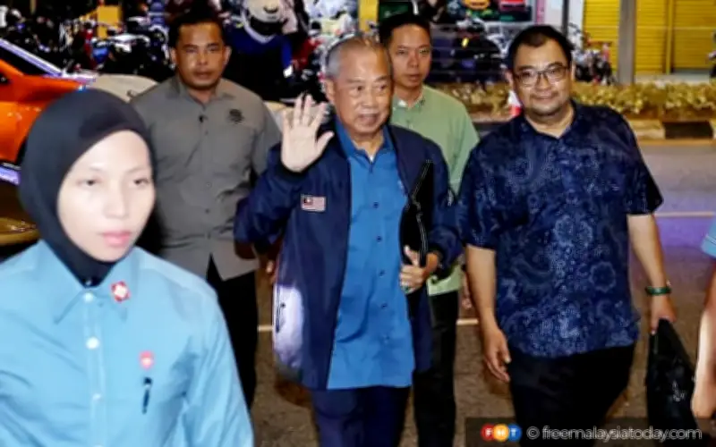 Muhyiddin dan pemimpin Bersatu tiba untuk mesyuarat tergempar PN