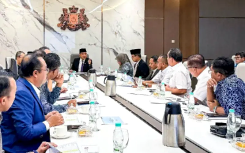 Onn Hafiz nafi sikap angkuh, rasis dalam pendirian DAP