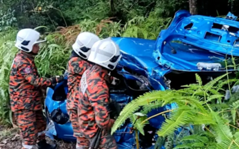 Pasangan suami isteri maut Myvi terbabas rempuh kenderaan bertentangan di Mersing