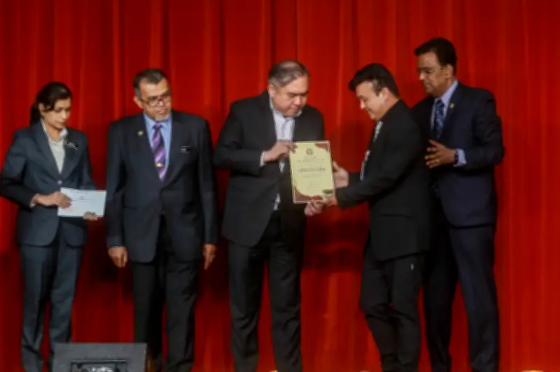 Pemandu Lori Selamatkan 21 Penumpang Bas, Terima RM10,000 daripada MKJR