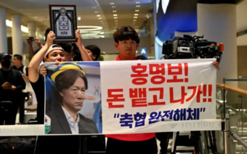 Peminat Korea Selatan kecam jurulatih Hong selepas tersingkir Piala Dunia