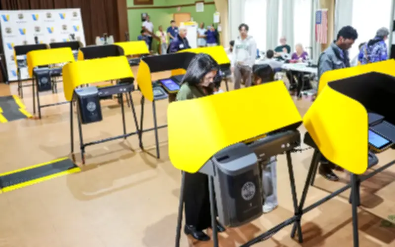 Pengiraan undi gabenor California bermula, tiga calon bersaing sengit