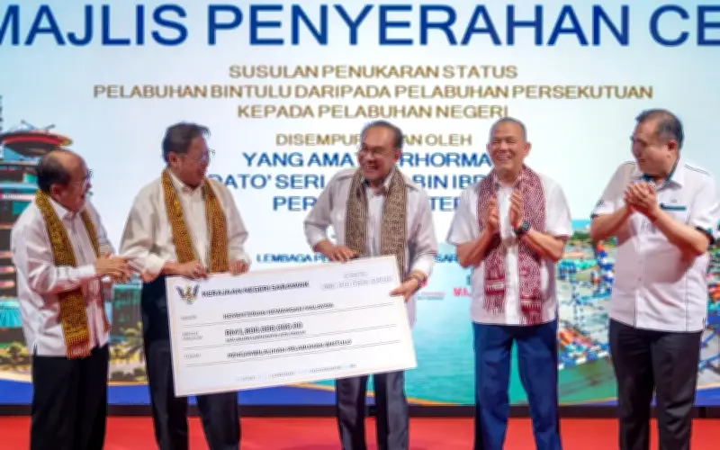 Penyerahan Kawal Selia Pelabuhan Bintulu Antara Kejayaan Utama MA63