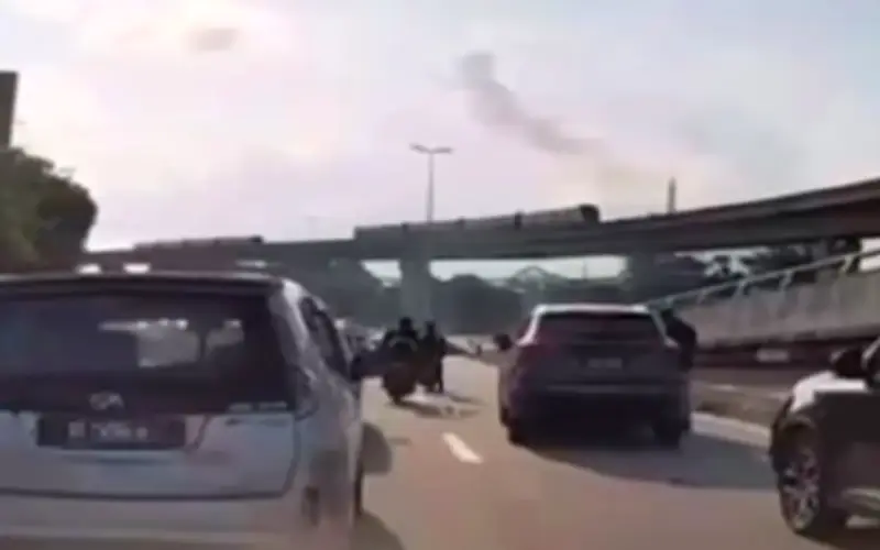 Polis buru pemandu Proton X70 langgar BMW selepas memotong secara berbahaya di LDP