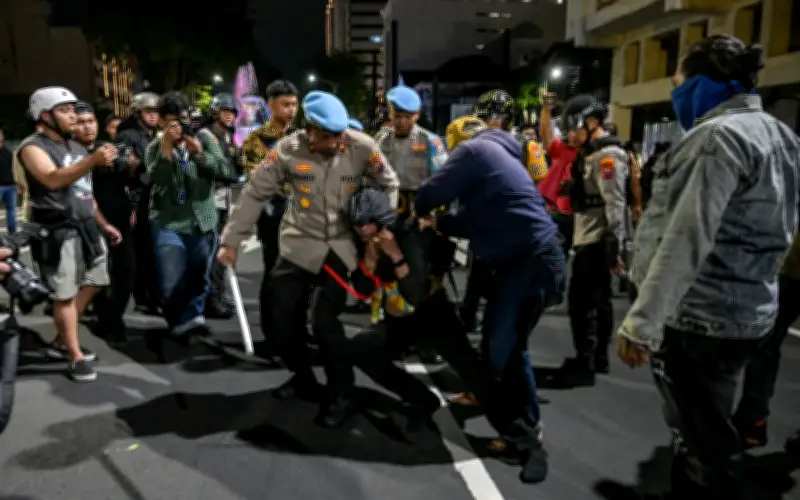Polis Indonesia tangkap berpuluh-puluh dalam protes anti-kerajaan