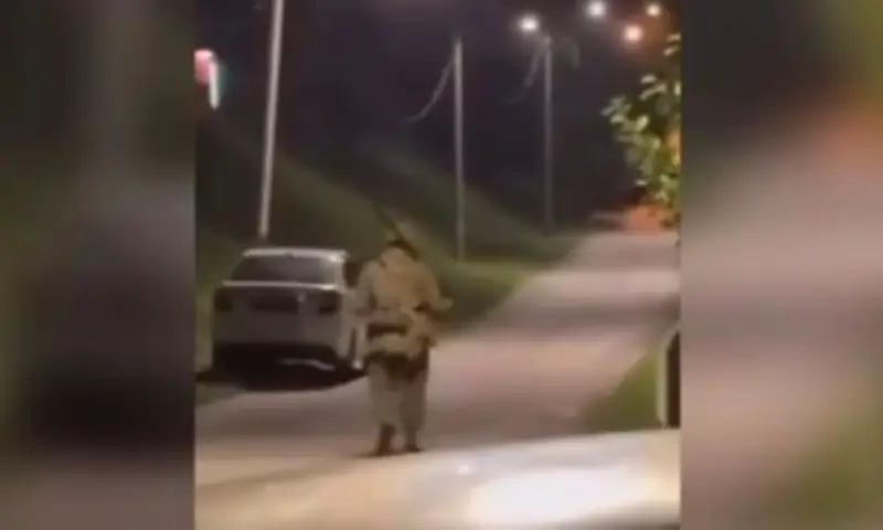 Polis kesan lelaki berpakaian ala tentera, bawa senjata tiruan di Kepong