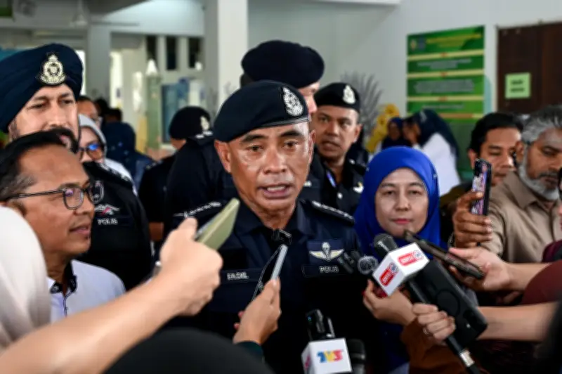 Polis KL ditempatkan di 122 sekolah menengah periksa lesen memandu