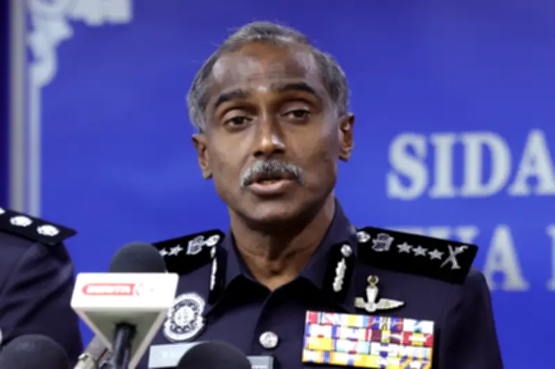 Polis rakam kenyataan Azam Baki dalam dua siasatan berasingan