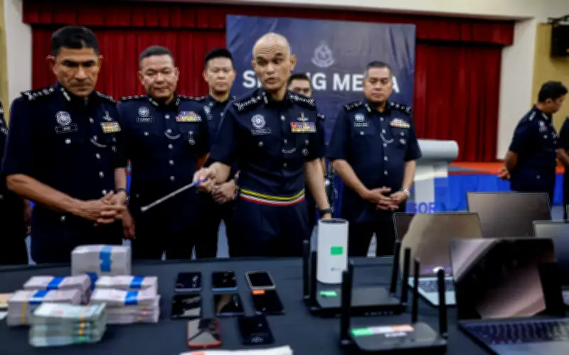 Polis Selangor lumpuhkan 4 sindiket scam dalam talian, tangkap 41 warga asing
